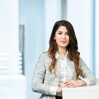 Vertriebsmitarbeiterin Özge Yildiz